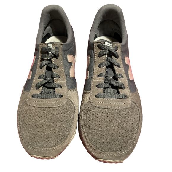 New Balance Sneakers Women’s Size: 6  Gray Pink Suede Running Shoes - Picture 8 of 12